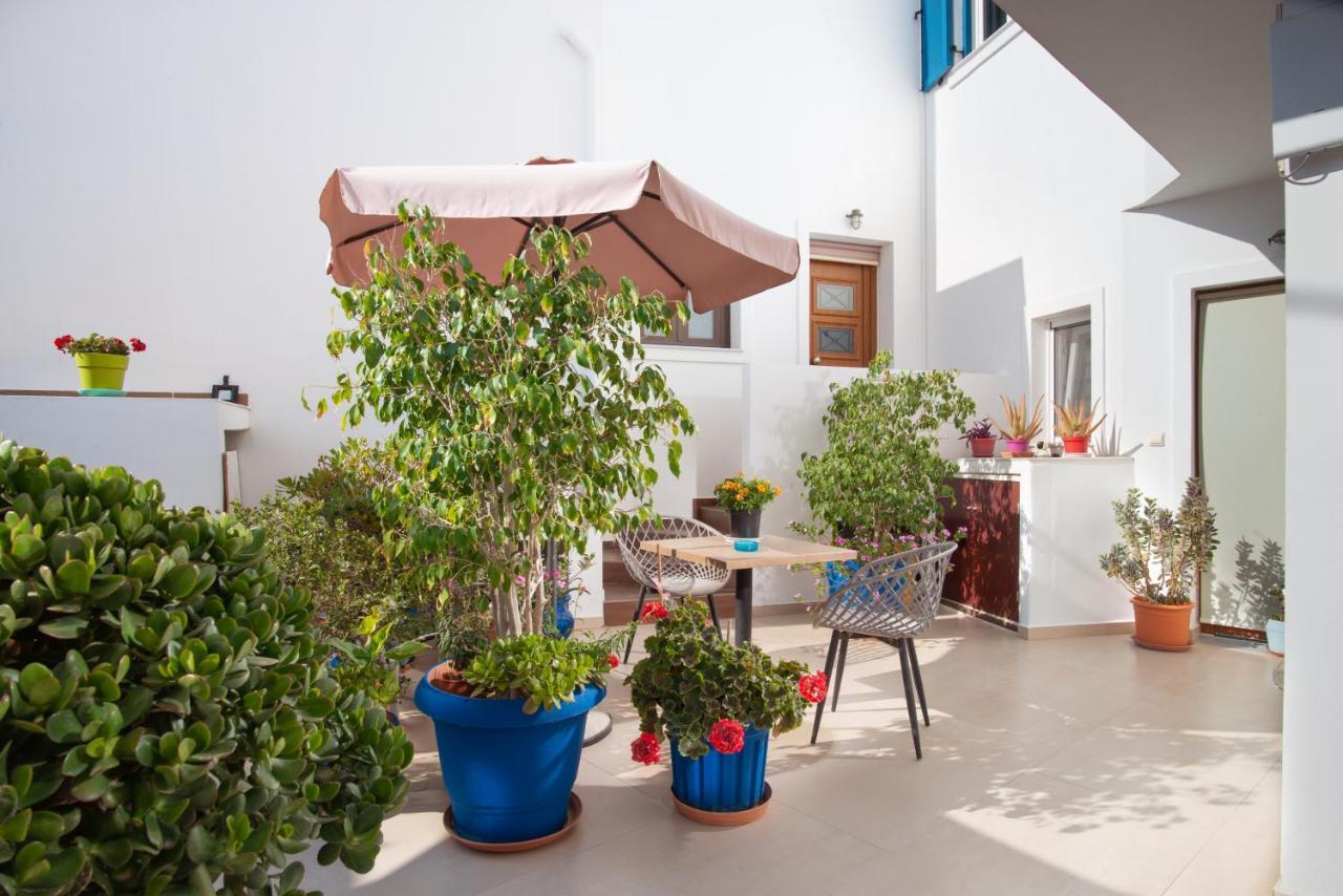Angelica'S Deluxe Rooms In Adamas Kültér fotó